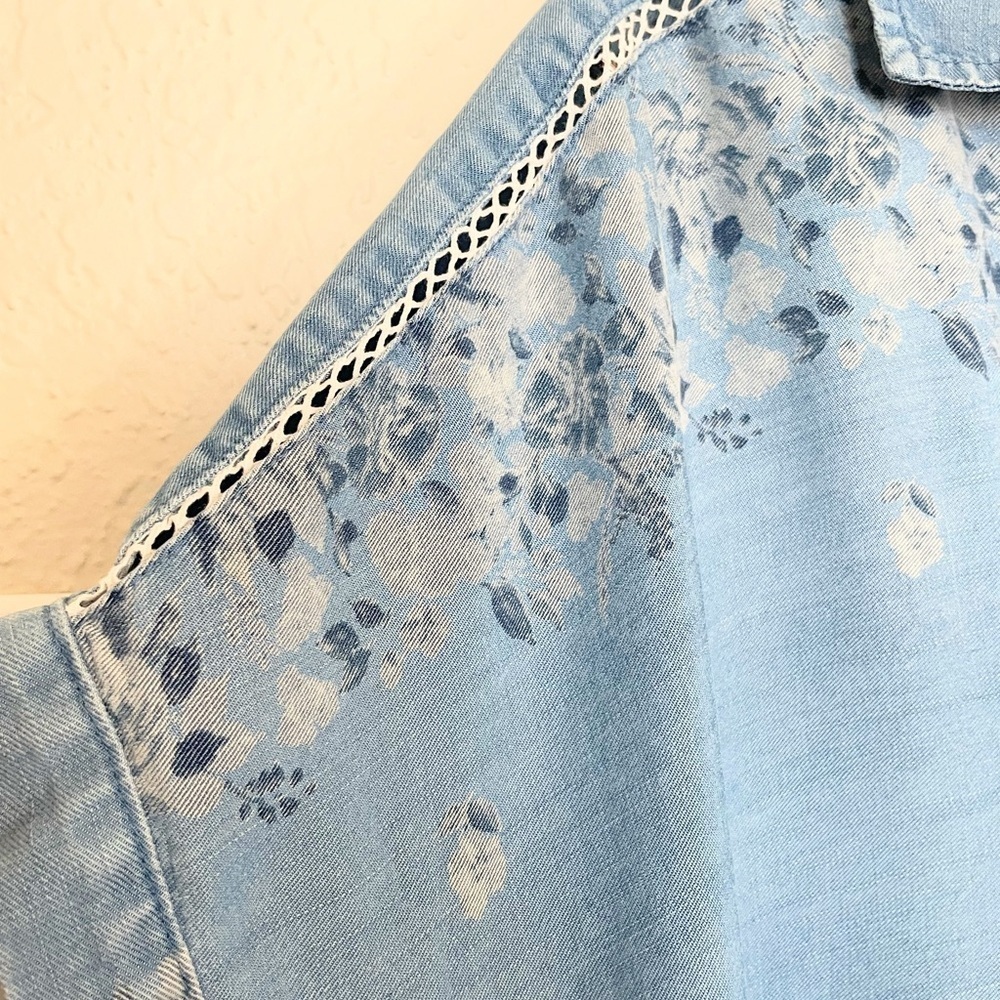 J.Jill 100% Tencel Chambray Floral Lace Yoke Relaxed Button Shirt Blue Women’s M - Picture 5 of 12